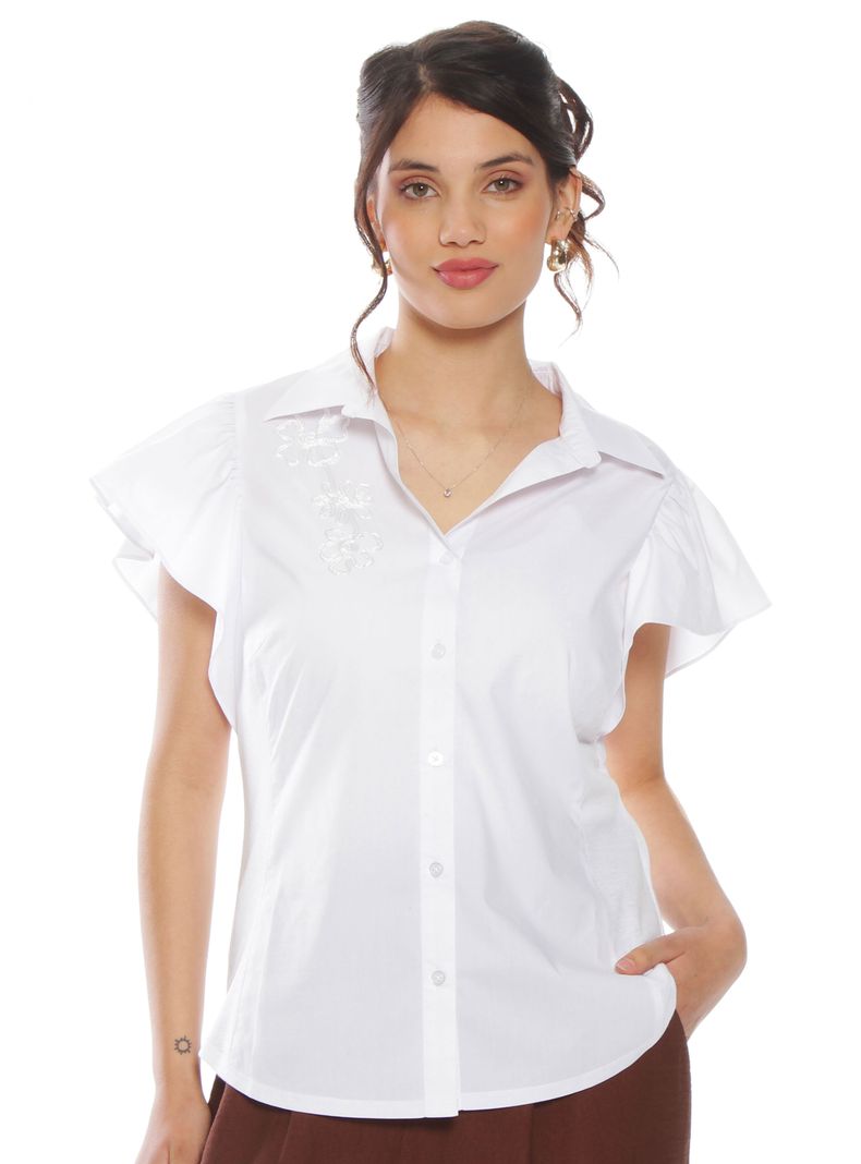 Blusa con Bordado y Abotonado en Delantero