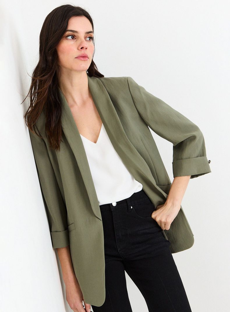 Blazer Liso Corte Regular Mangas Tres Cuartos