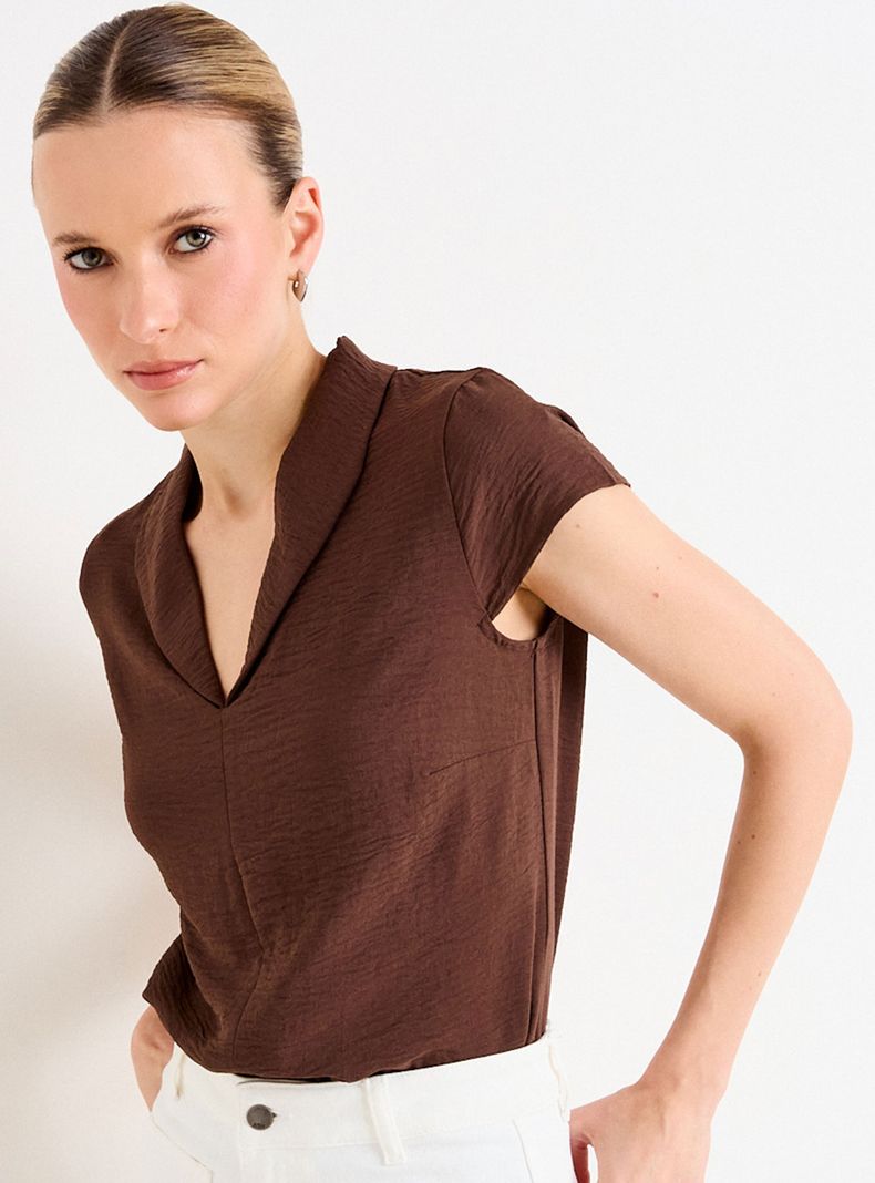 Blusa Lisa con Cuello