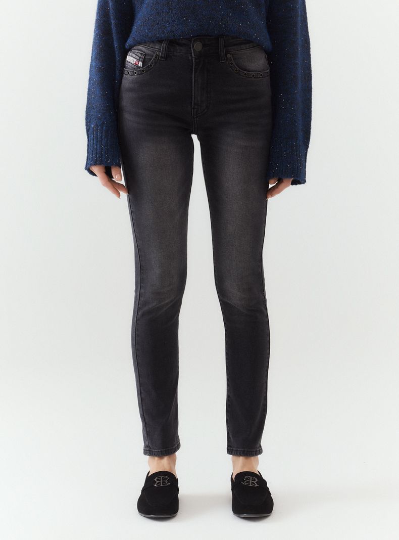 Jeans Skinny con Tachas en Bolsillos