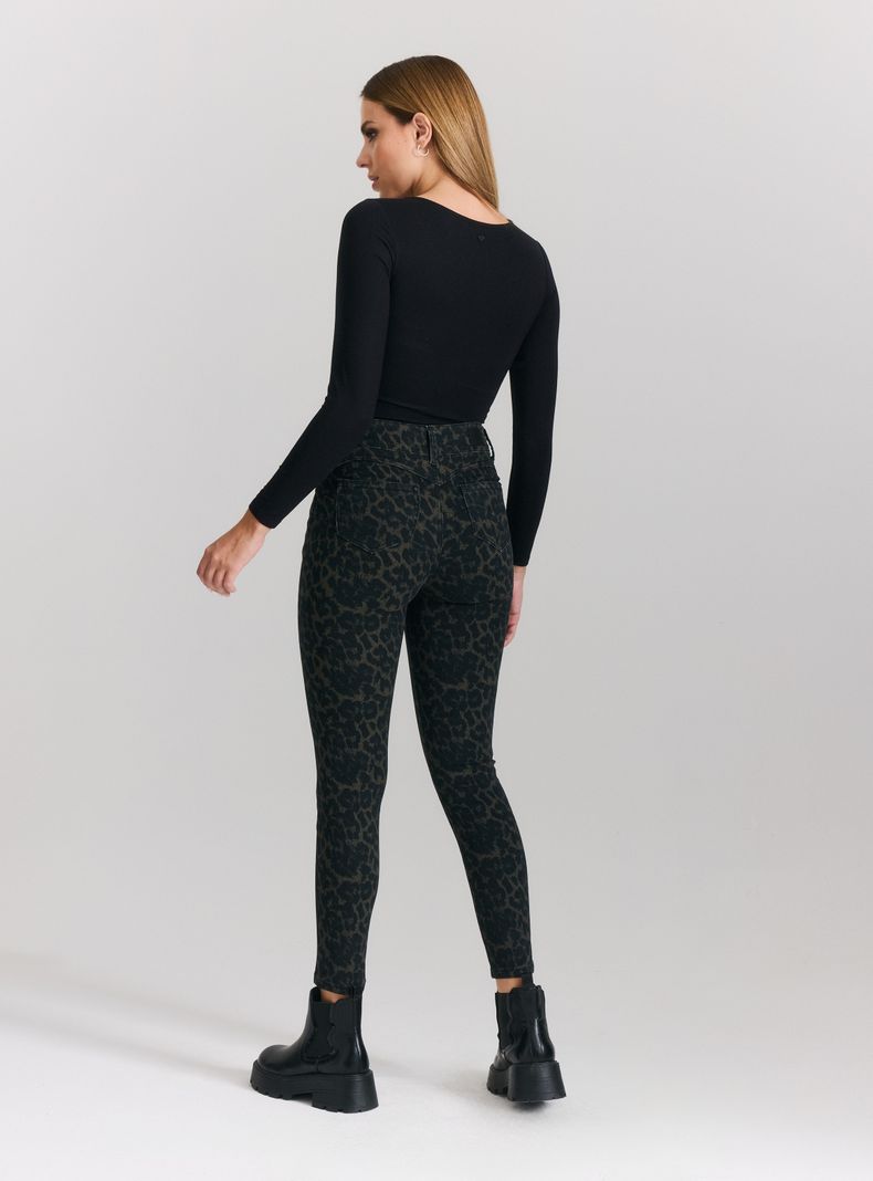 Jeans Animal Print 2 Botones-5