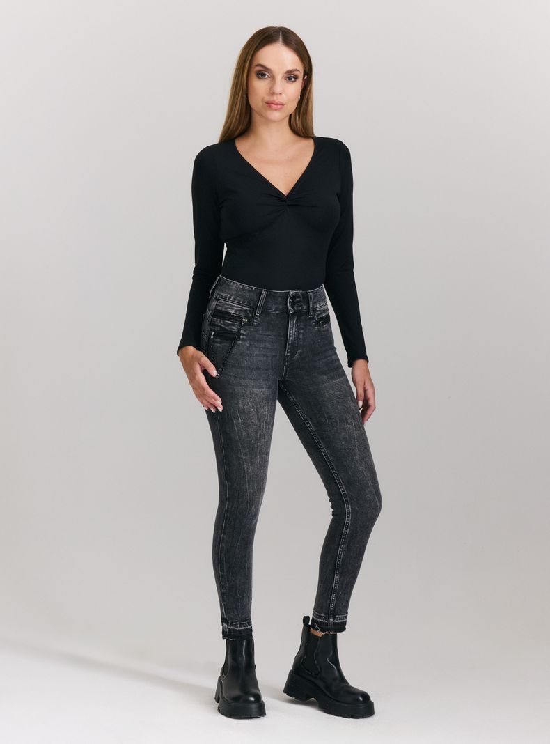 Jeans Gravillado con Cierres y Cadena-4