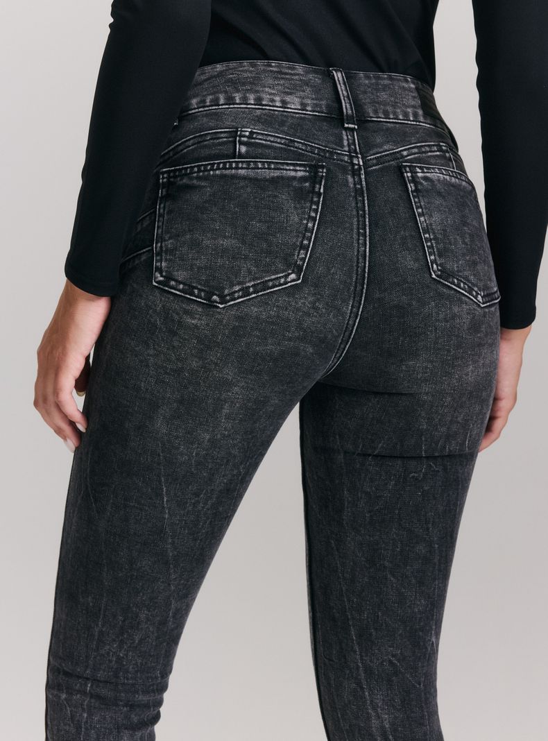 Jeans Gravillado con Cierres y Cadena-3