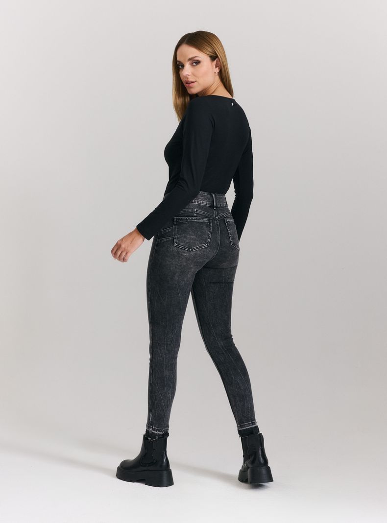 Jeans Gravillado con Cierres y Cadena-5