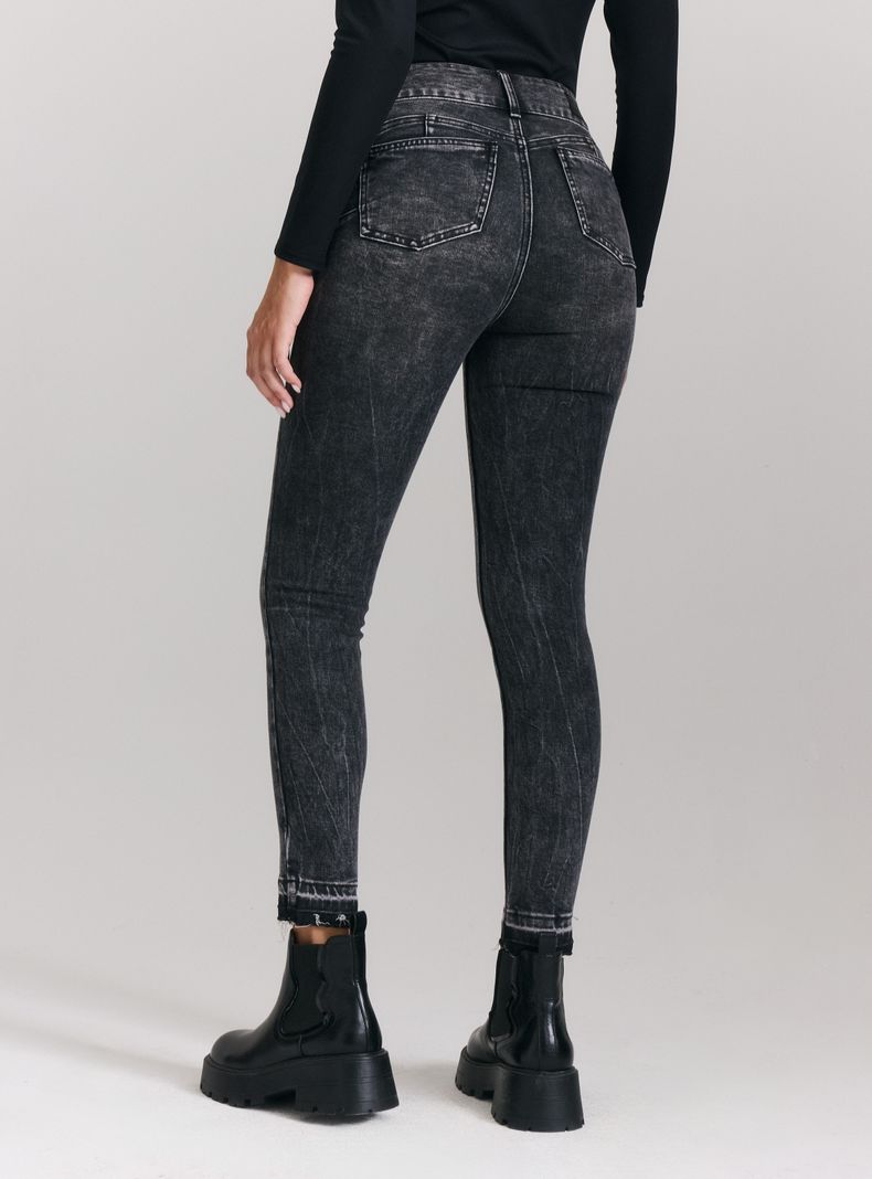 Jeans Gravillado con Cierres y Cadena-1
