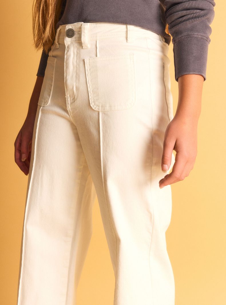 Jeans con Bolsillos Frontal y Cortes-4