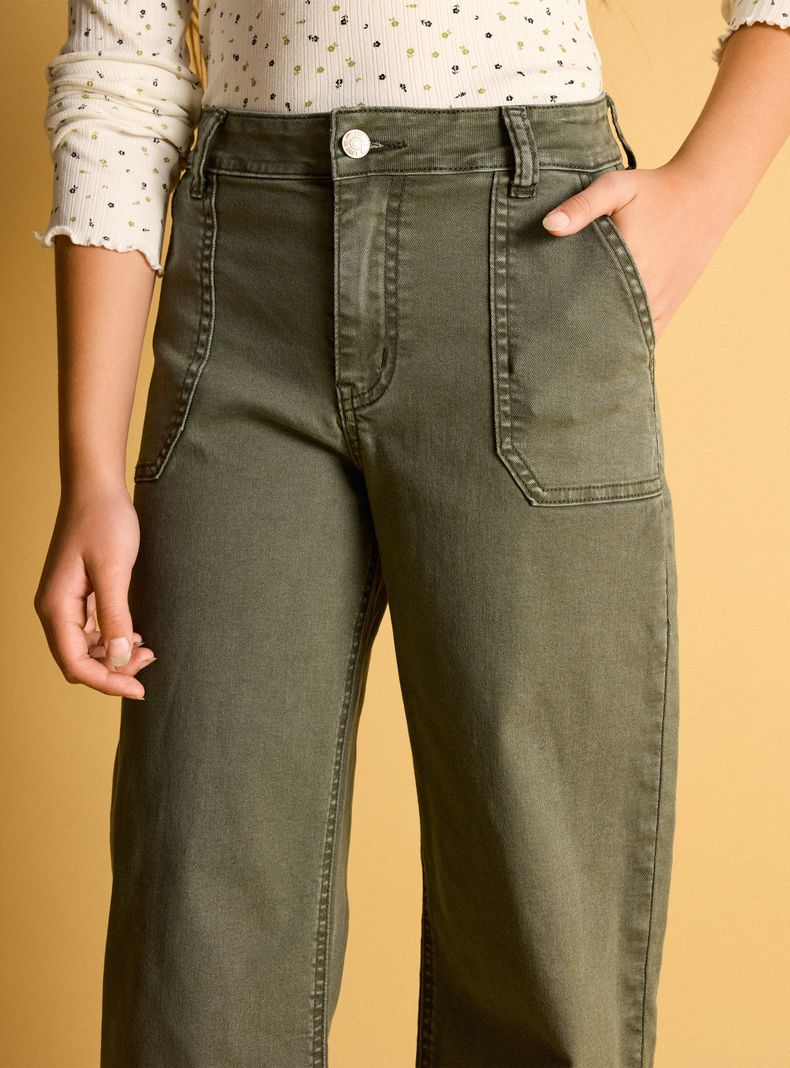 Pantalón con Bolsillos Grandes-3