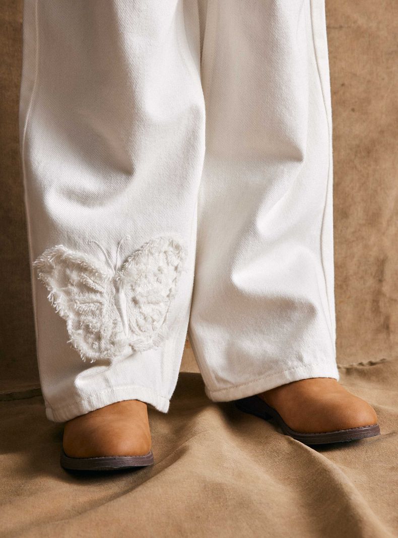 Jeans con Parches Deflecados de Mariposa-1