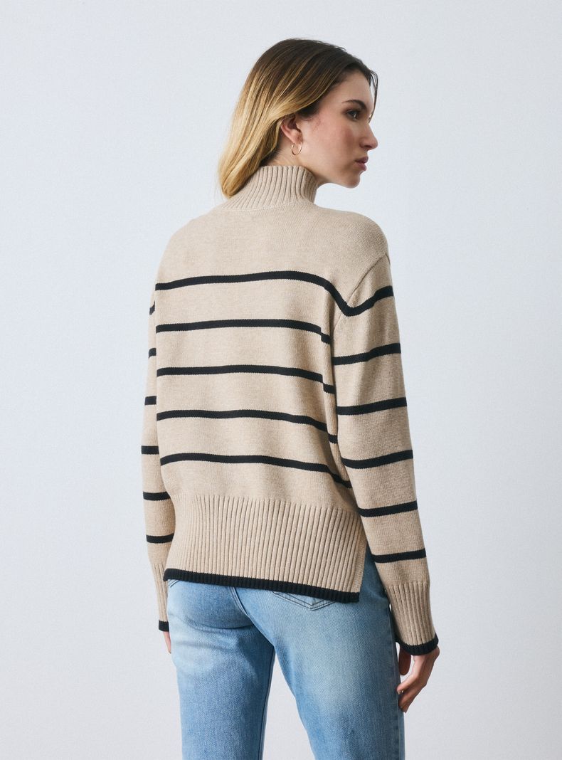 Sweater Holgado con Líneas-1