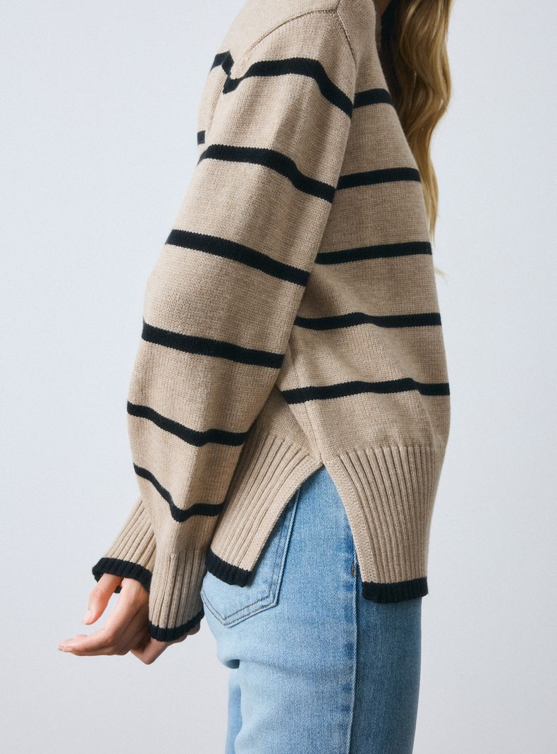 Sweater Holgado con Líneas-3