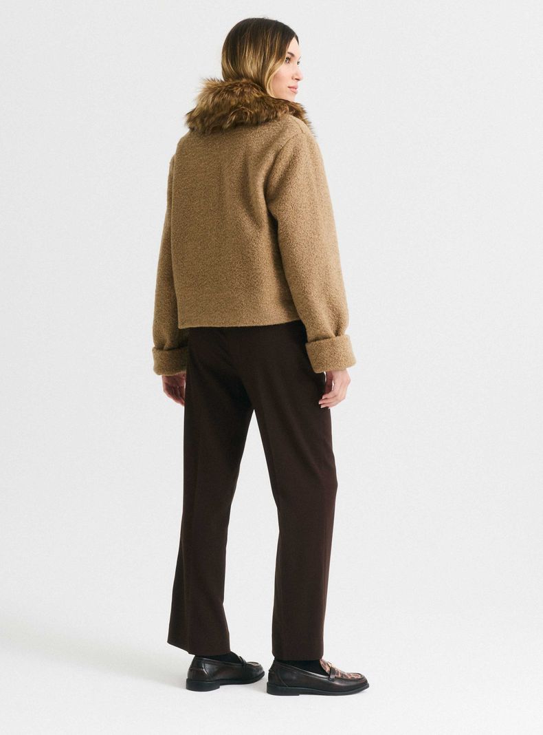Chaqueta Texturada con Cuello de Piel-5