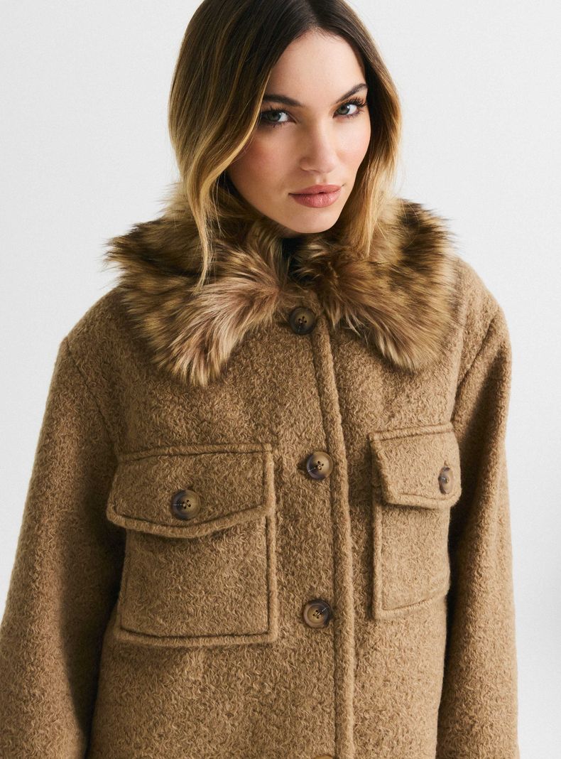 Chaqueta Texturada con Cuello de Piel-2
