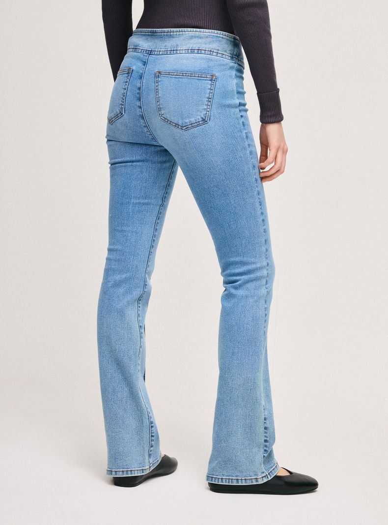 Jeans Boot Cut con Cinturón Denim-1