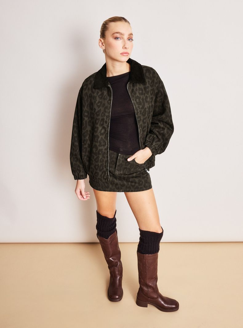 Chaqueta Estampado Leopardo con Cuello de Cotelé-4