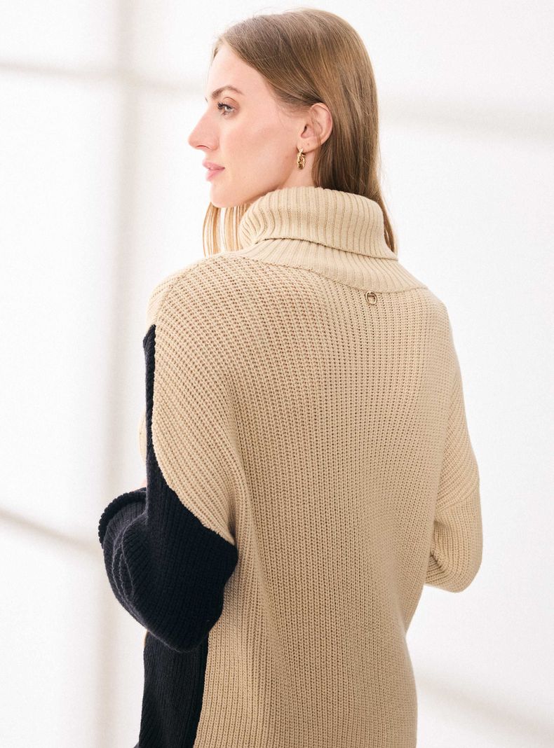 Sweater Bicolor con Botones en Corte Diagonal-3