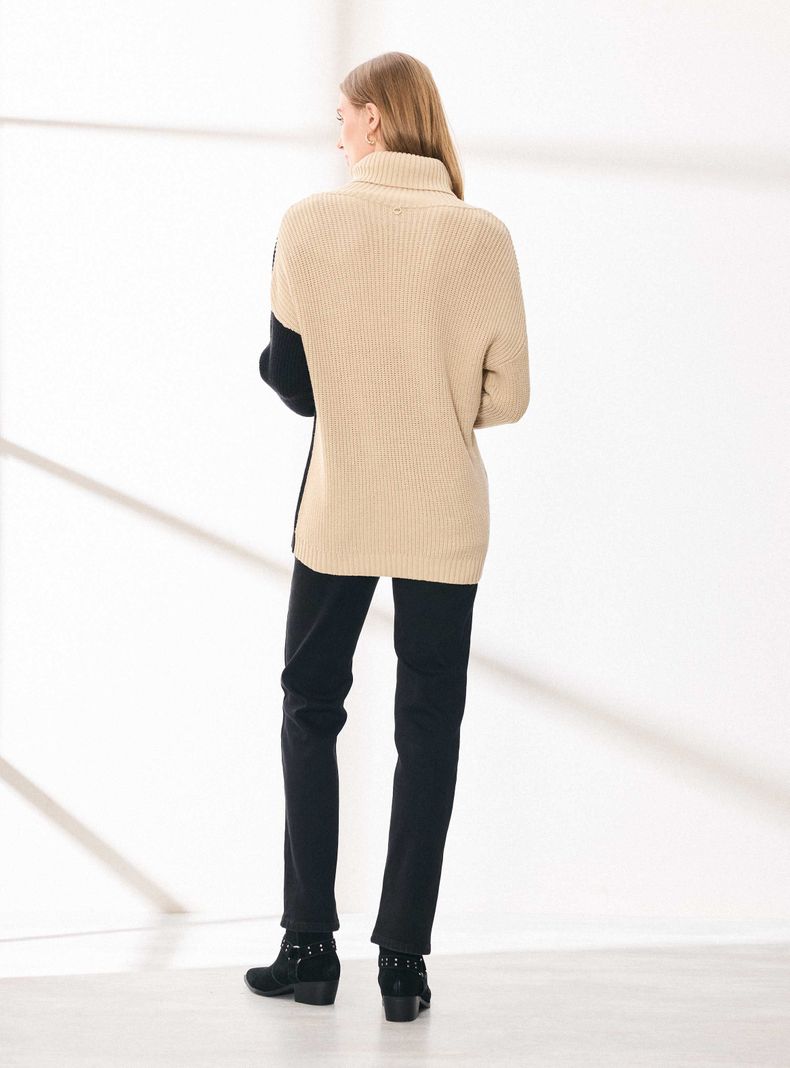 Sweater Bicolor con Botones en Corte Diagonal-5