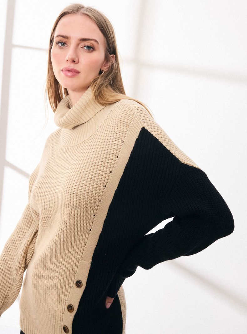 Sweater Bicolor con Botones en Corte Diagonal-2