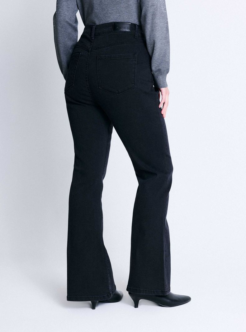 Jeans Flare con Tachas en Bolsillos Delanteros Talla Curvy-1