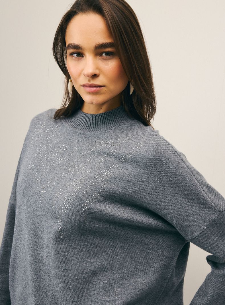 Sweater con Tachas Decorativas-3