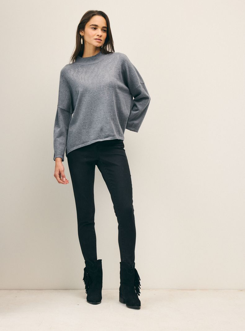 Sweater con Tachas Decorativas-4