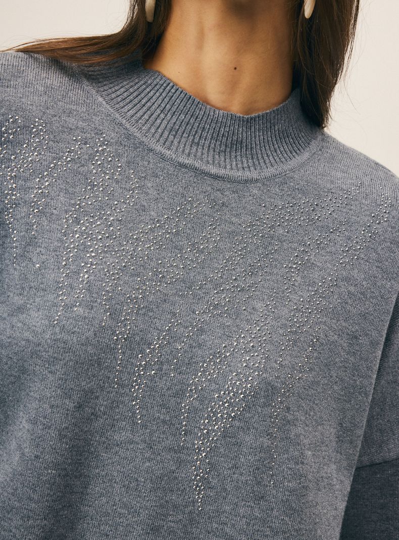 Sweater con Tachas Decorativas-2