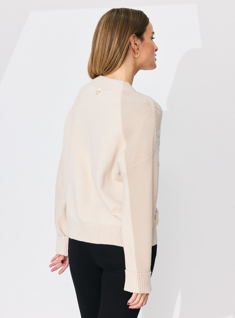 Sweater Cuello Alto Trenzado-1