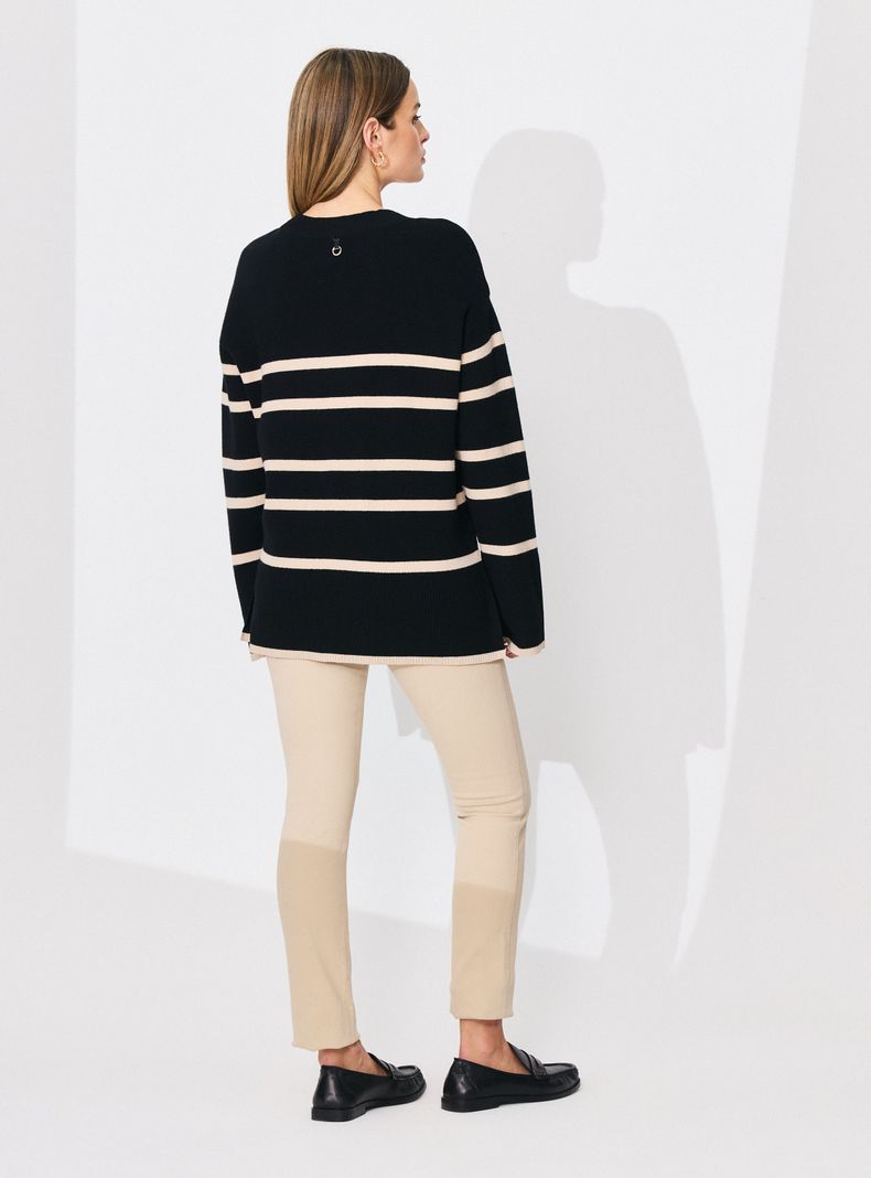 Sweater Listado con Abertura en Costados-5