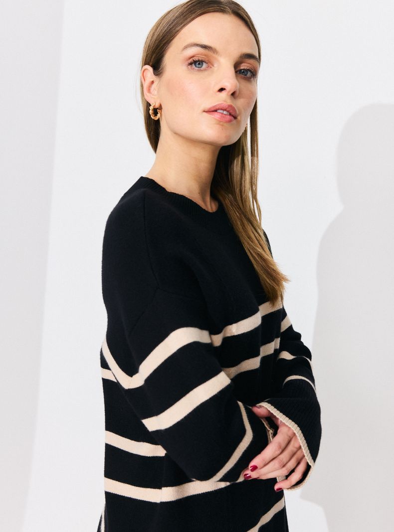 Sweater Listado con Abertura en Costados-3