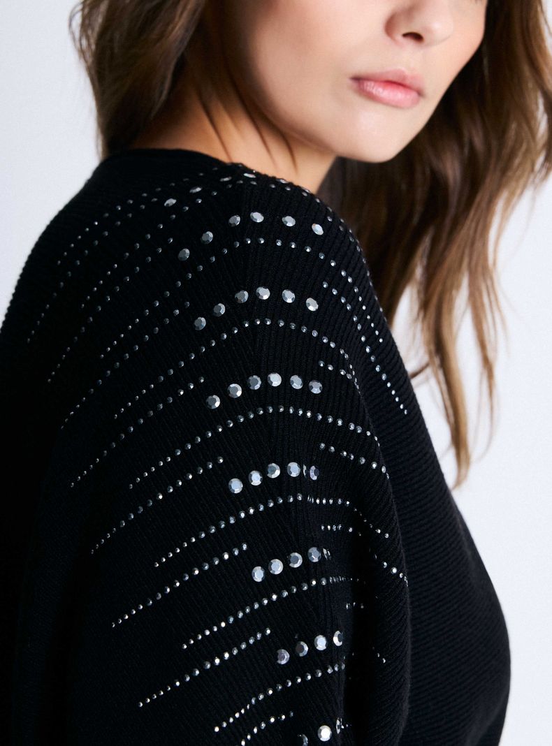 Sweater Liviano con Tachas-3