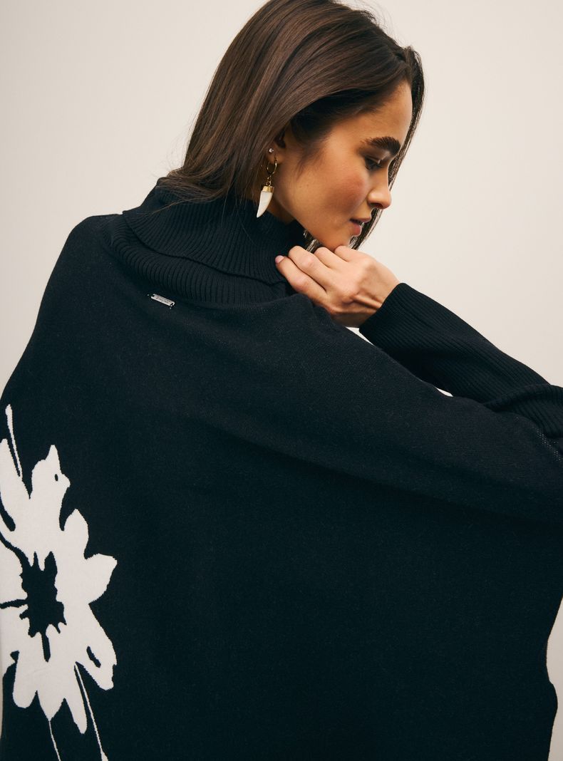 Sweater Tipo Poncho con Diseño Jacquard-3