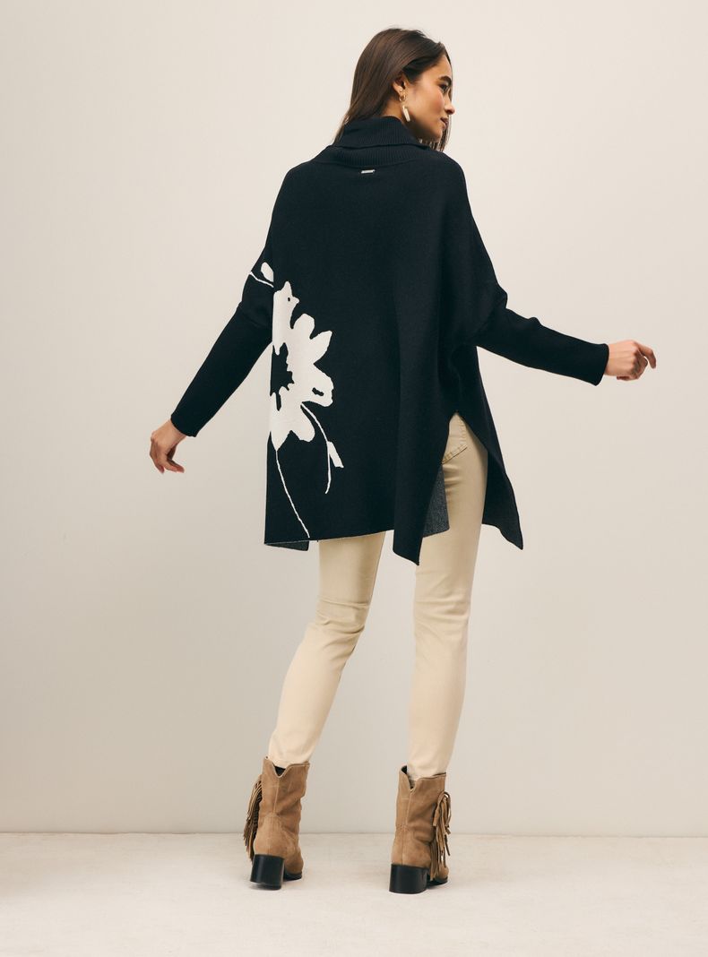 Sweater Tipo Poncho con Diseño Jacquard-5