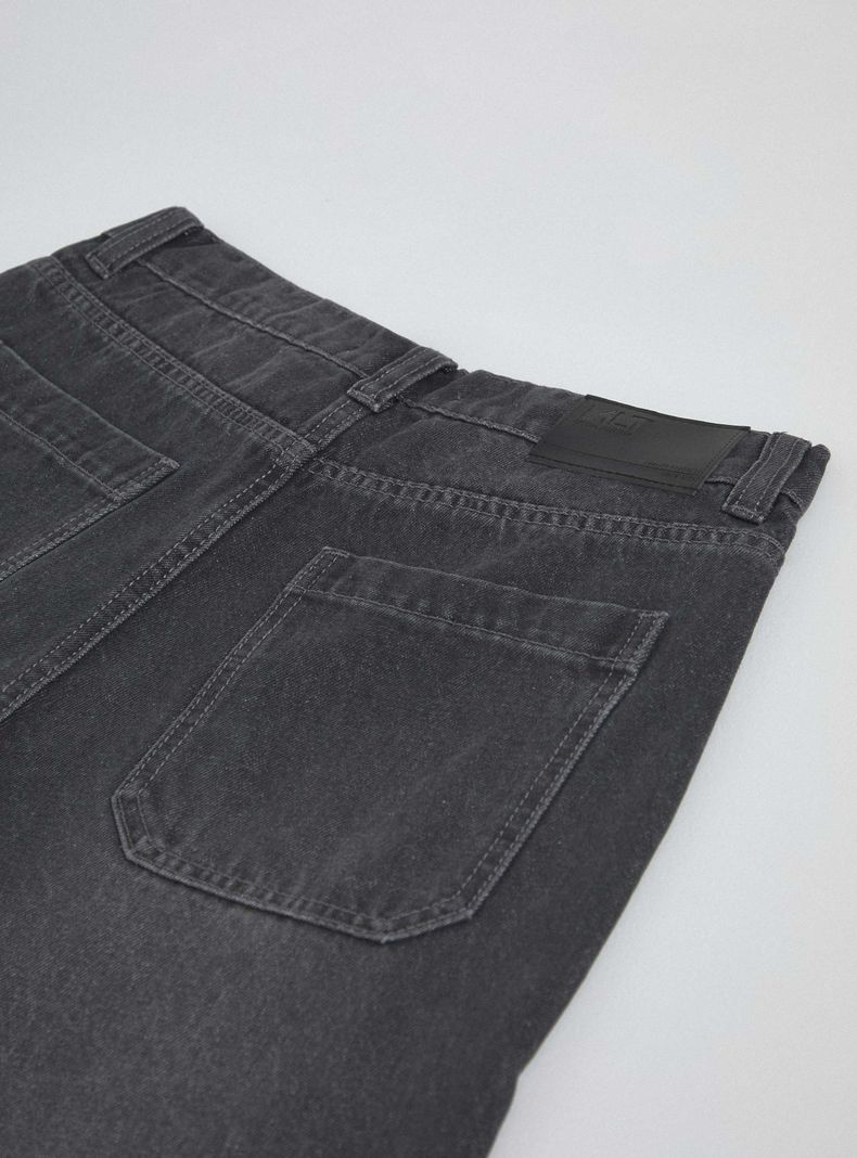 Jeans con Bolsillos a los Costados y Bolsillos Cargo-1