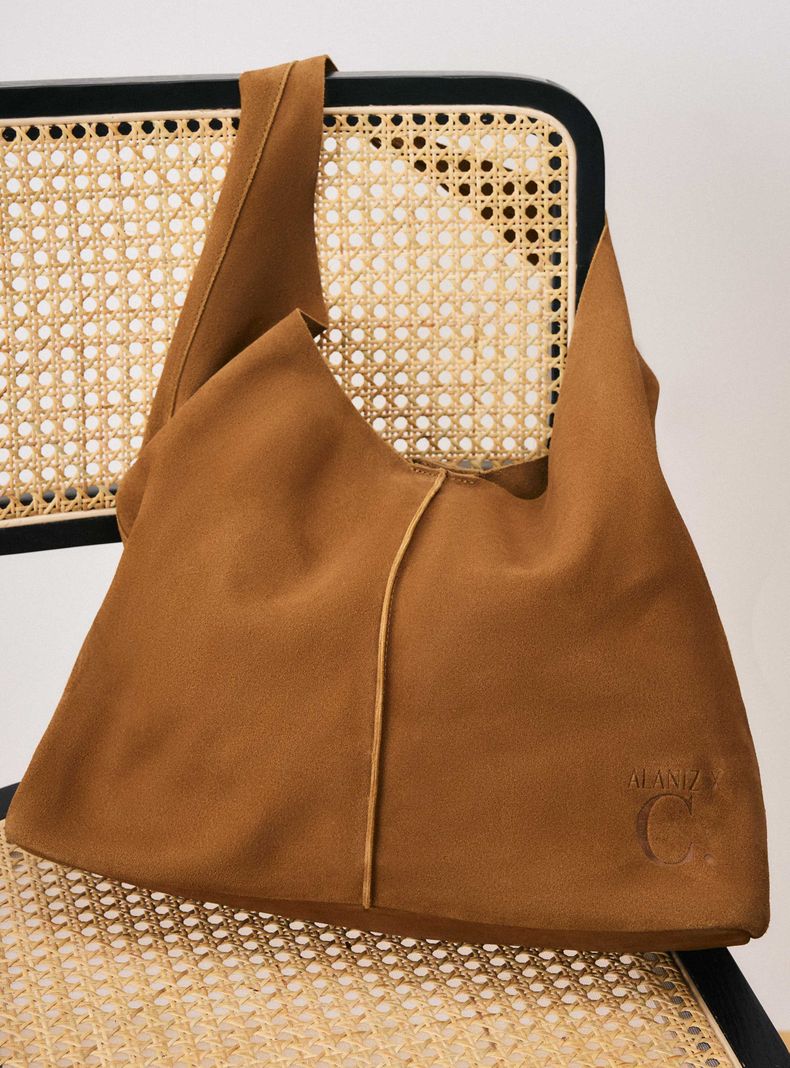 Cartera Hobo Bag Gamuza Beige C del Pilar-6