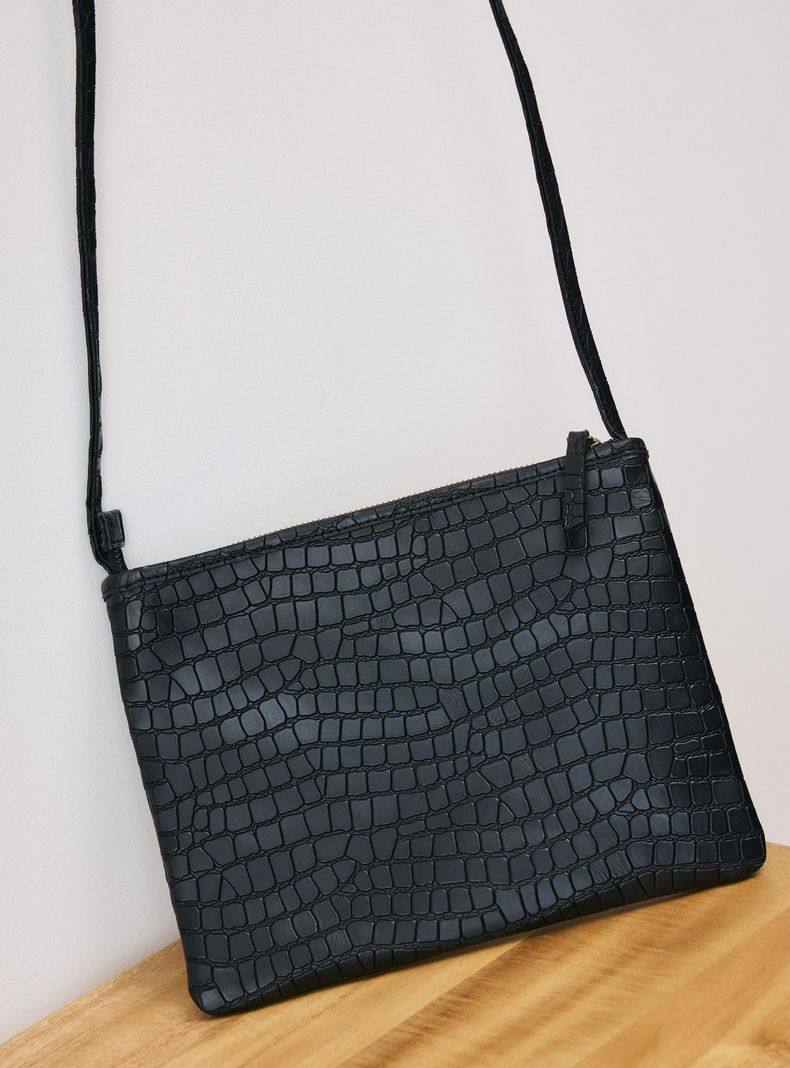 Cartera Crossbody Cuero Croco Negro C del Pilar-6