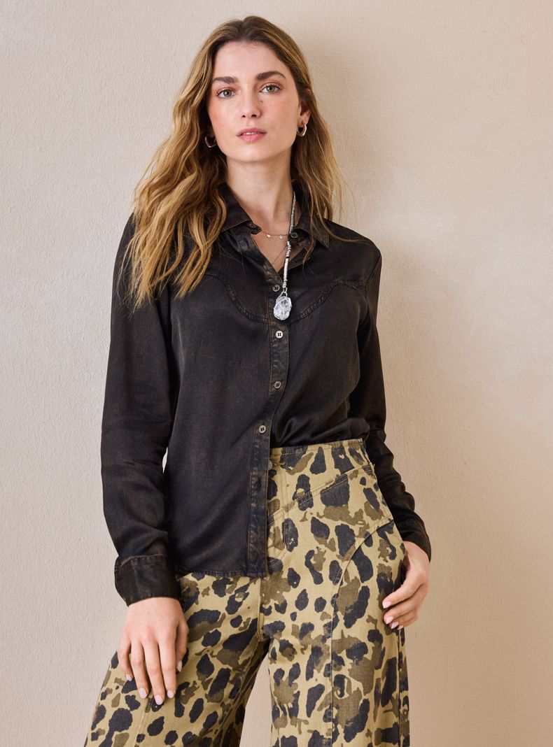 Blusa Corte Western con Proceso Umbrale