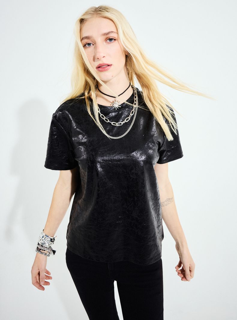 Polera Look Cuero Manga Corta