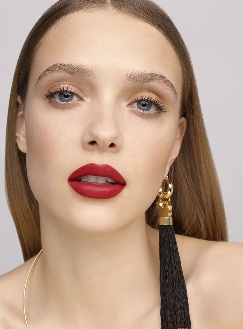 Fabulous Kiss Lipstick Blur Matte Carolina Herrera 310 Carolina 3.5g-3