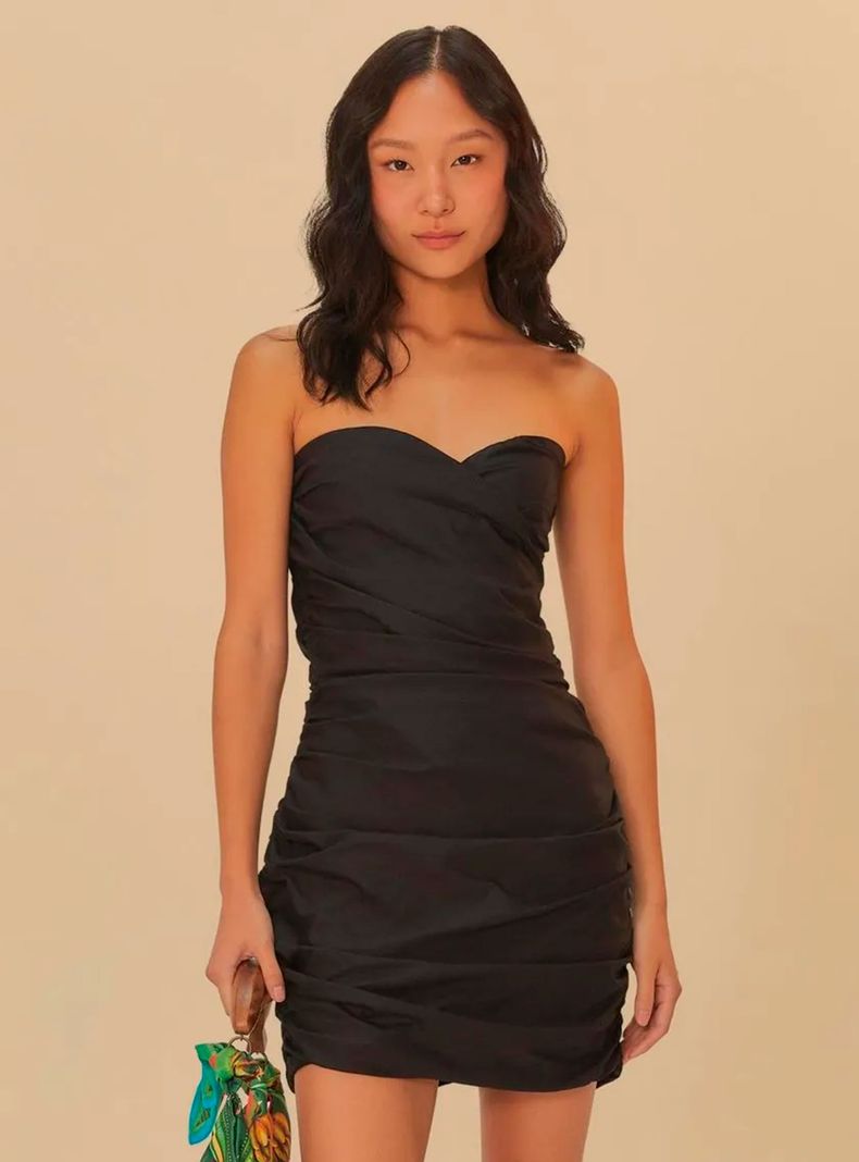 Vestido Corto Escote Corazón