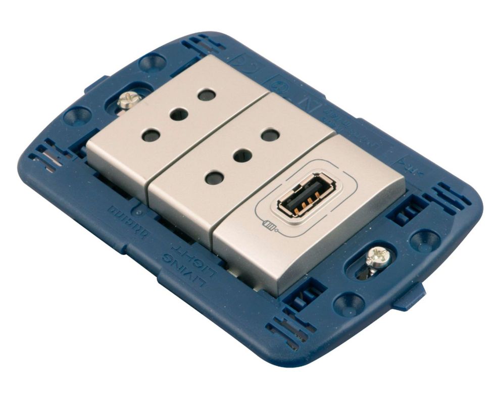 Placa semiarmada toma doble + USB blanco Bticino-1