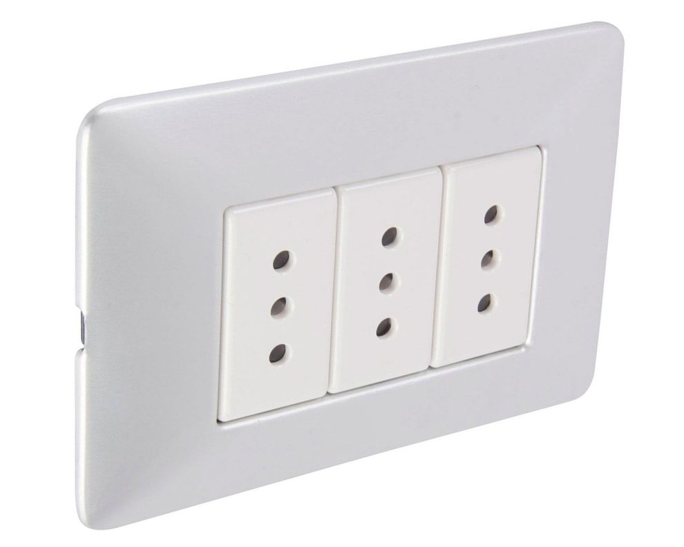 Toma triple 2 polo tierra 10a armada placa aluminio Bticino-1
