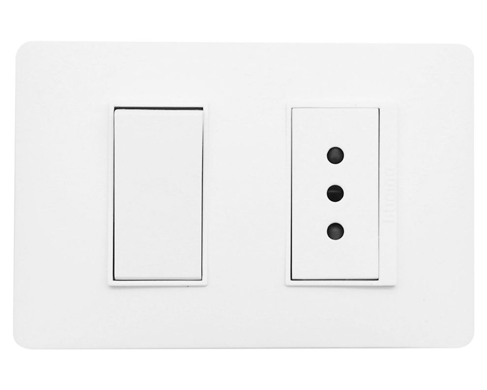 Placa armada interruptor 10A 9/12 + tomacorriente 2P+T Bticino-0