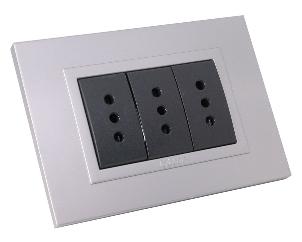 Placa armada tomacorriente triple 10/15A Zen negro/plata Kalop-1