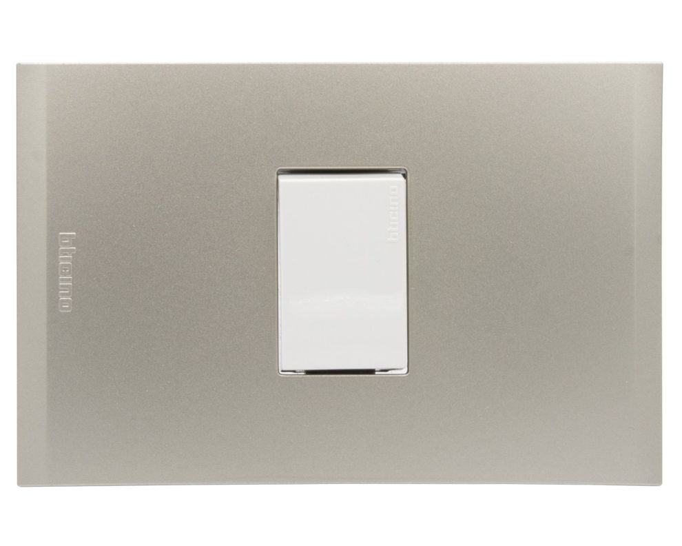 Placa armada interruptor simple 10A 9/12 Nobile perla Bticino