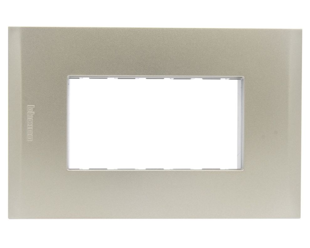 Placa 3 modulos + soporte Nobile perla Bticino