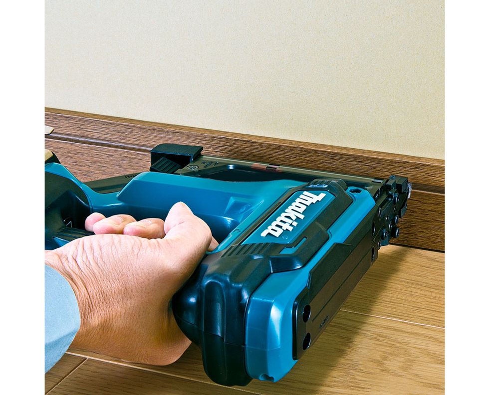 Clavadora 18V DPT353Z Makita-2