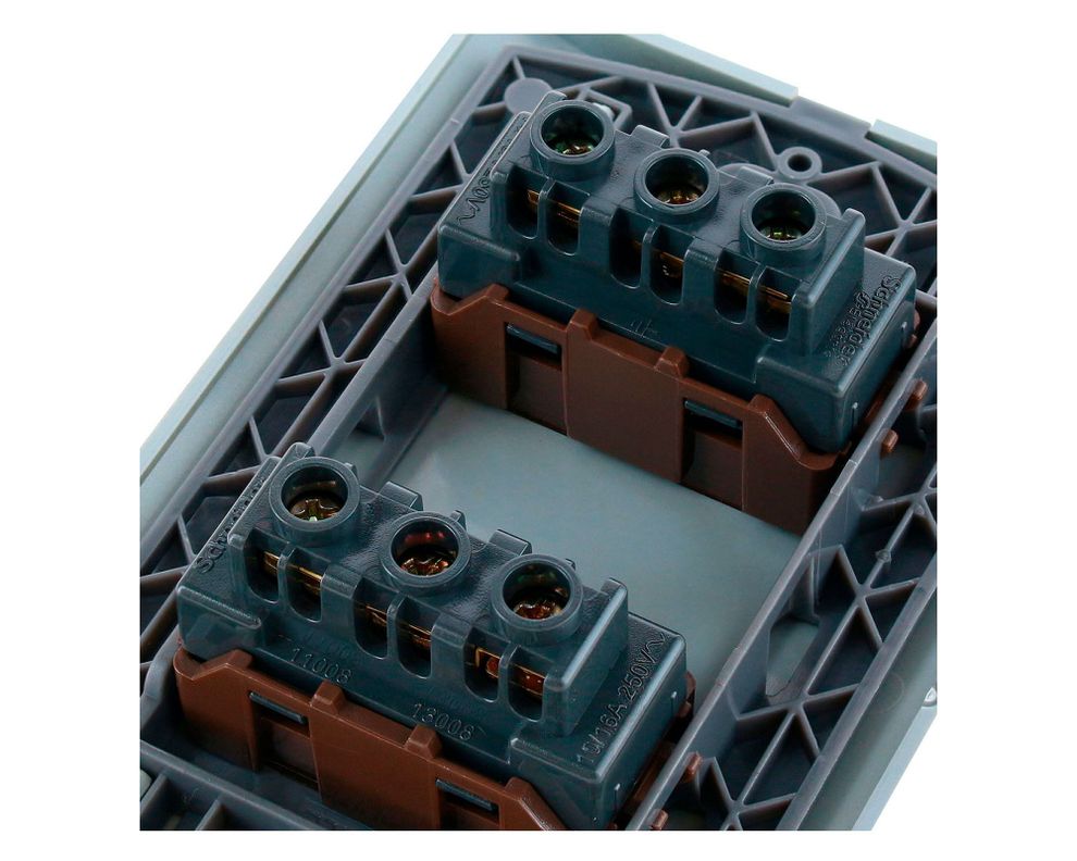 Placa armada tomacorriente doble 10A 2P+T Génesis dorado Schneider-4