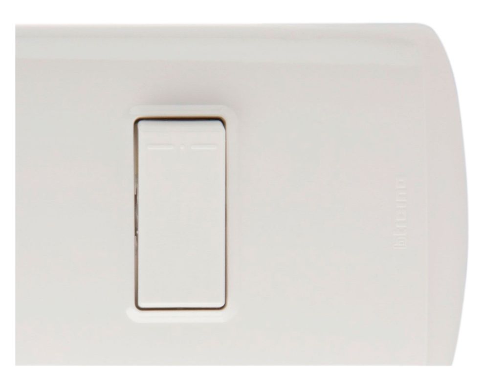 Toma corriente simple 10 a modus blanco Bticino-1