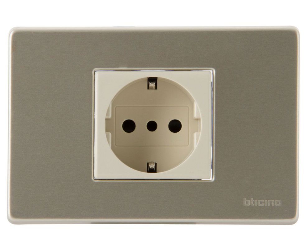 Enchufe hembra schuko embutido 10/16 amp aluminio Bticino-0