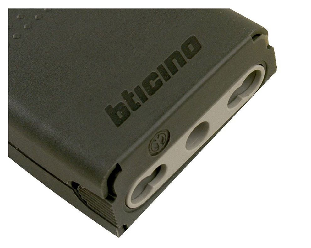 Enchufe hembra volante 10 / 16 amp Bticino-1