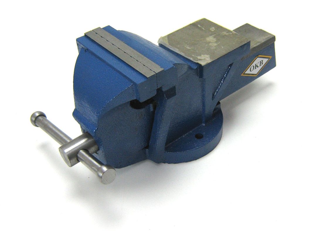 Tornillo de banco con yunque 3'' OKB-0